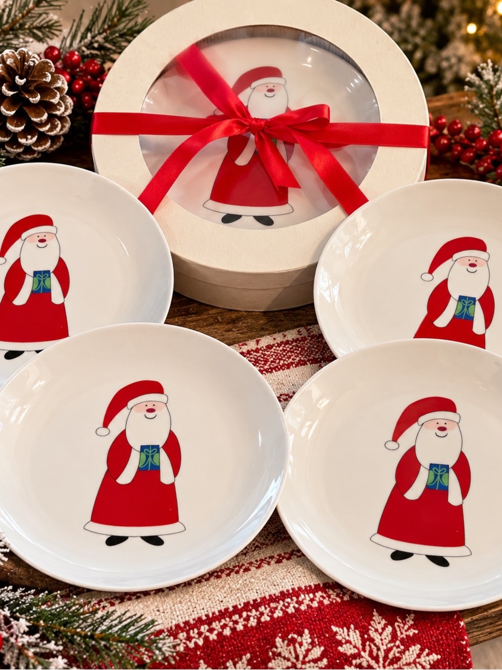 Vintage Christmas Santa Plates Set of 4 with Original Box 8”